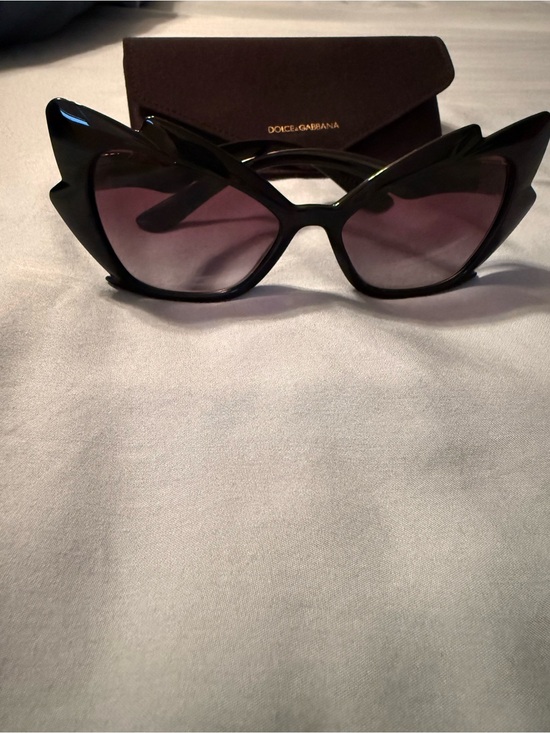 Dolce & Gabbana Accessories - Dolce & Gabbana Black Sculpted Cat-Eye Sunglasses with Gradient Lenses